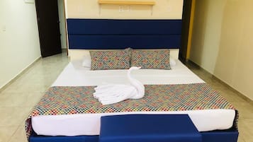 Deluxe Room, 1 King Bed, Balcony, City View