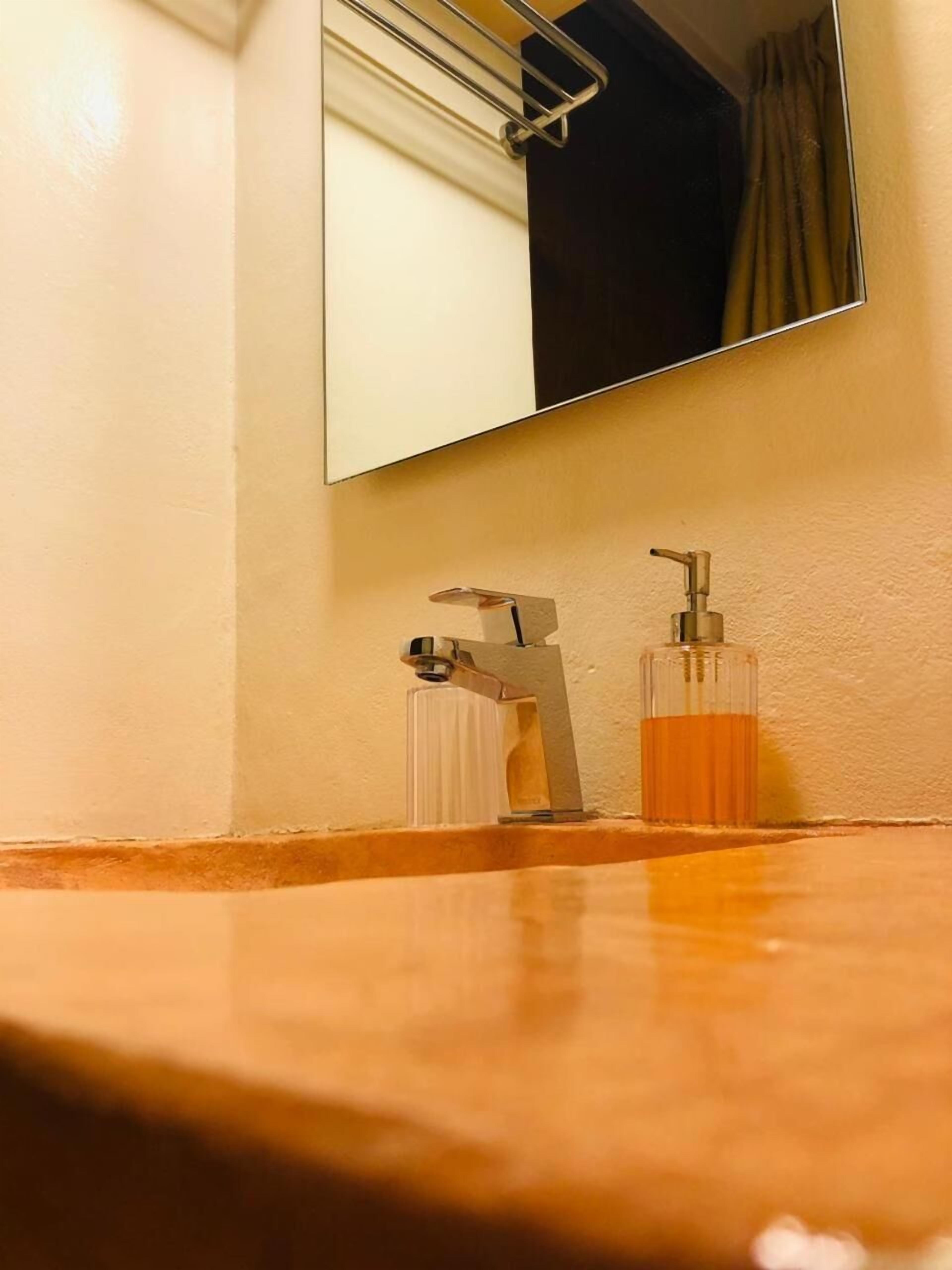 shower, rainfall showerhead, free toiletries, hair dryer