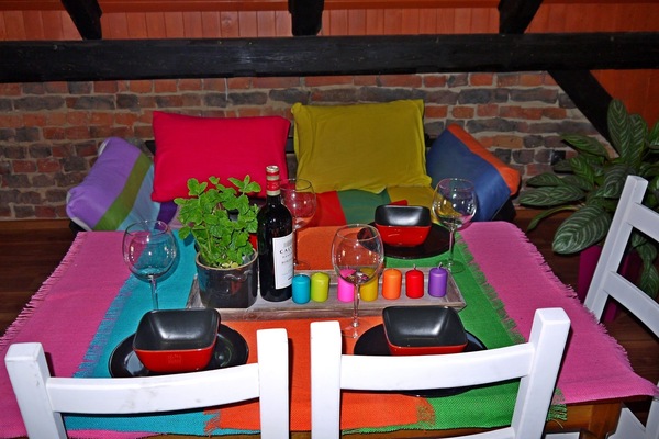 Dining room with an extra single sofa bed behind the table