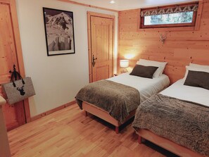 3 bedrooms, iron/ironing board, travel crib, free WiFi