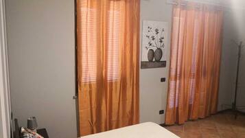 2 chambres, fer et planche Ă repasser, Wi-Fi, draps fournis