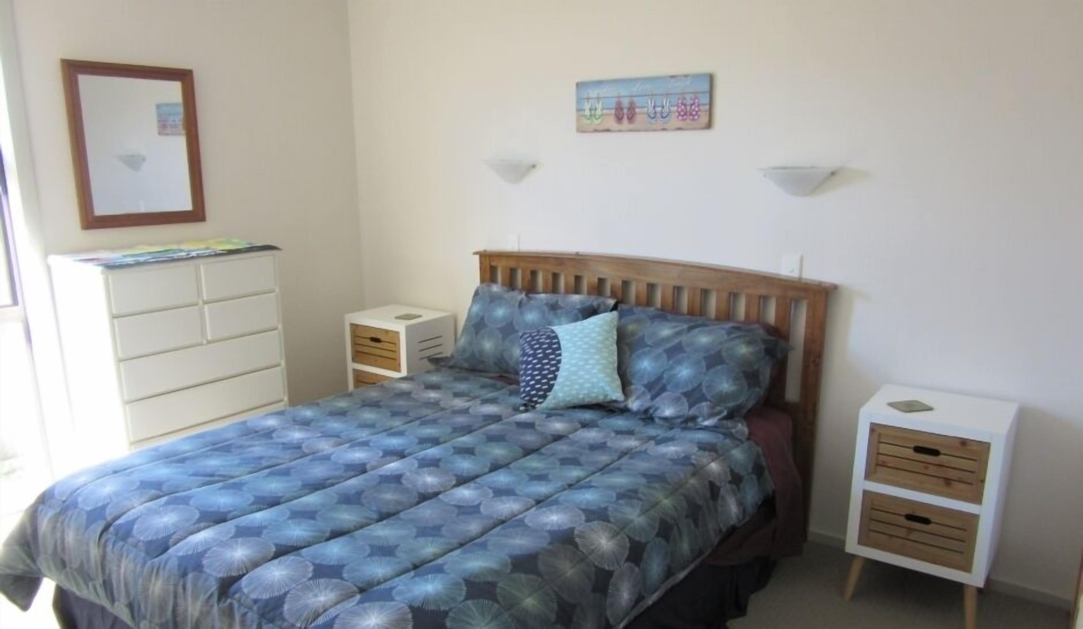 3 chambres, bureau, fer et planche à repasser