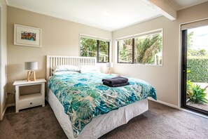 3 bedrooms, iron/ironing board, WiFi, bed sheets