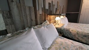 Comfort Room, 2 Double Beds | Individually decorated, individually furnished, desk, blackout drapes - Motel La Source (Coaticook)