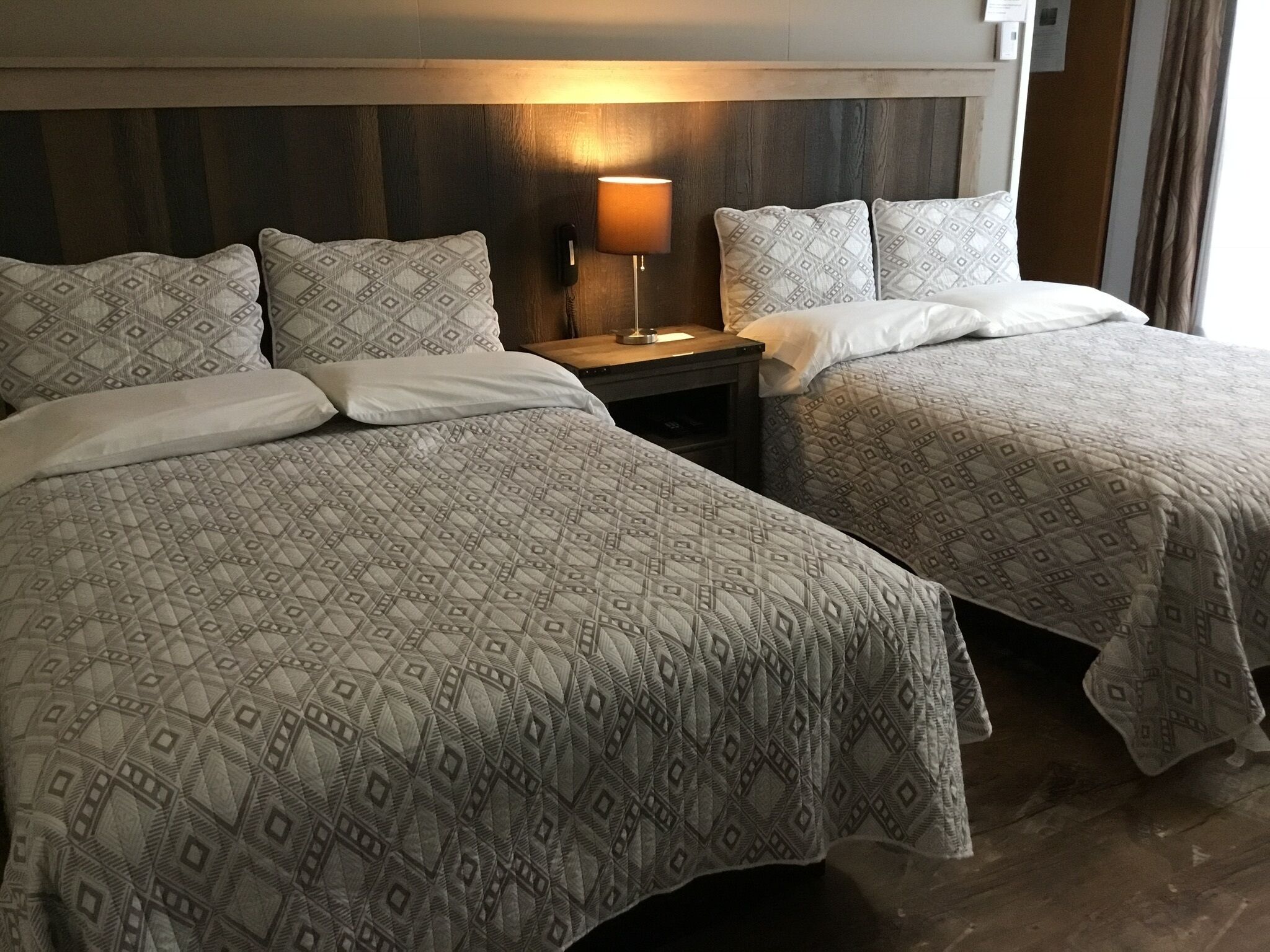 Quarto empresarial | Escrivaninha, cortinas blackout, Wi-Fi de cortesia