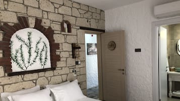 Habitación estándar con 1 cama doble o 2 individuales | Caja fuerte, sistema de insonorización, tabla de planchar con plancha