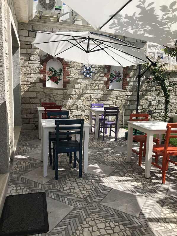 Café da manhã completo todos os dias (TRY 700 por pessoa) 