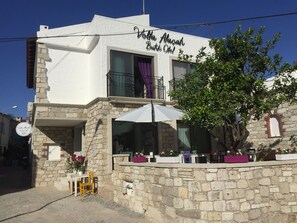A building with a sign reading "Vesta Alacati Butik Hotel".