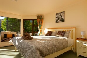 3 bedrooms, in-room safe, desk, iron/ironing board