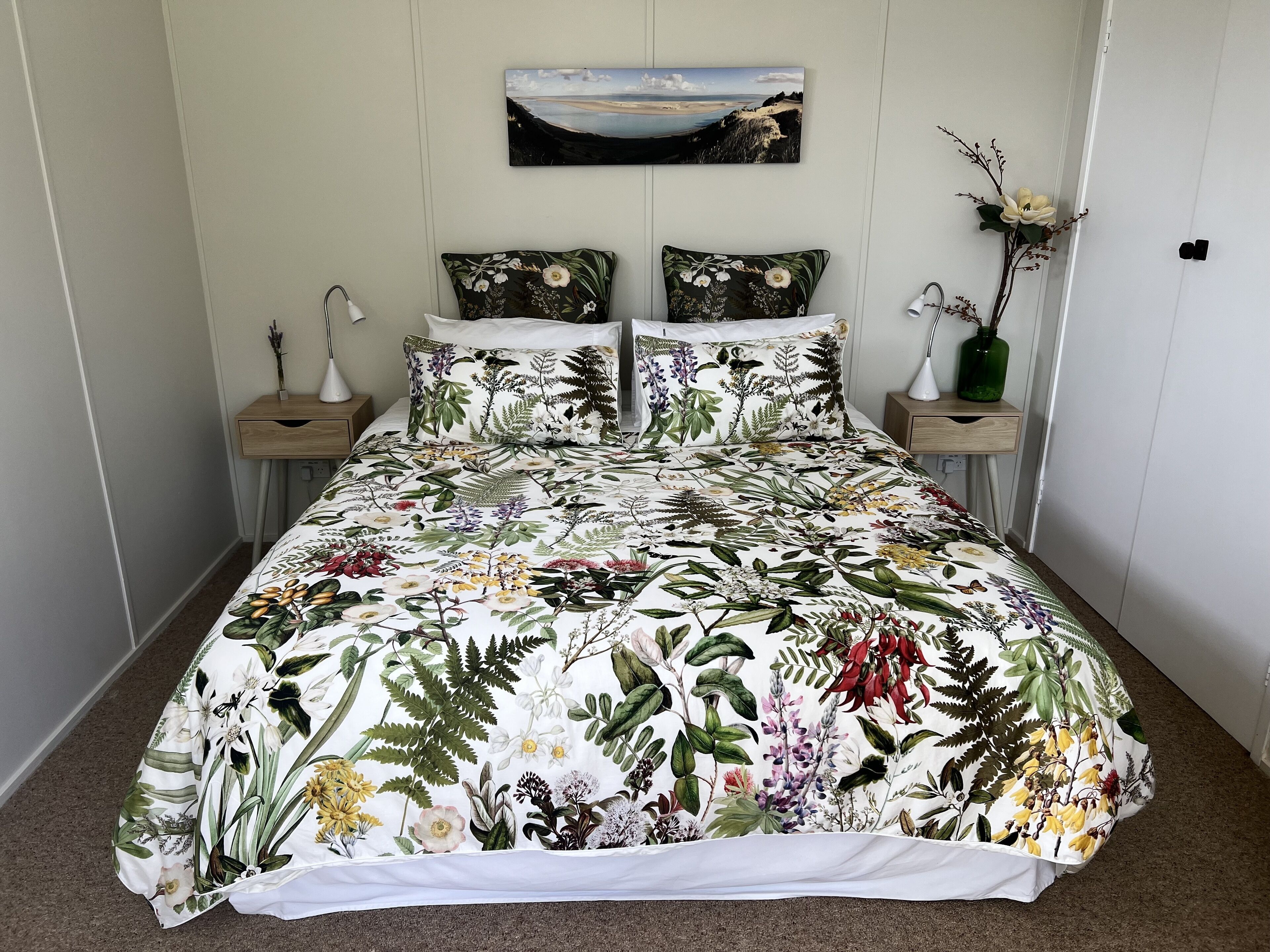 2 bedrooms, iron/ironing board, internet, bed sheets