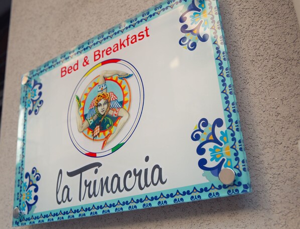 Exterior detail - La Trinacria (Terrasini)