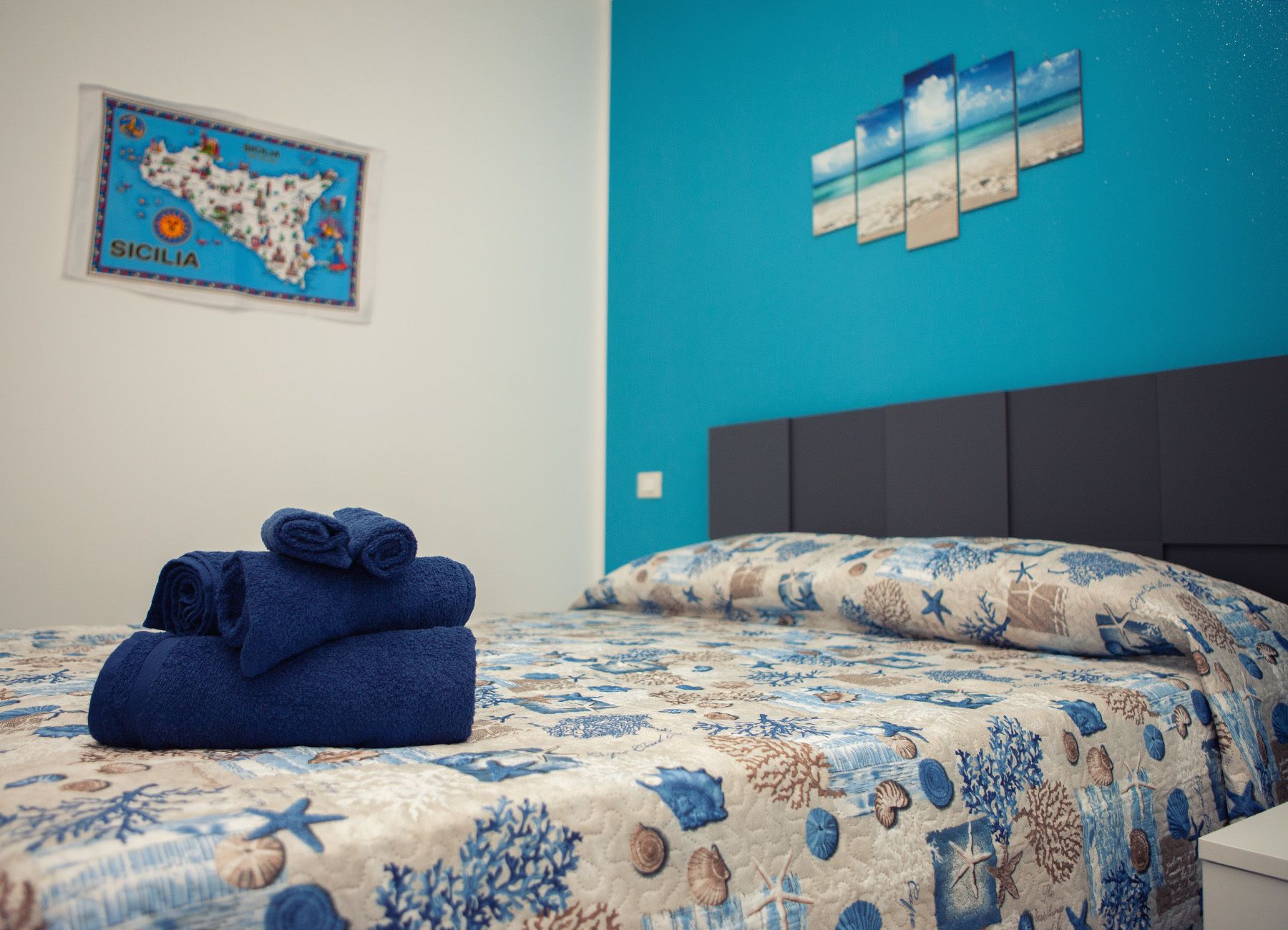 Double Room (Blue) | Individually decorated, individually furnished, cribs/infant beds