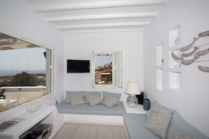 TV, libri, impianto stereo