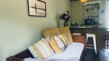 Smart TV, books, stereo