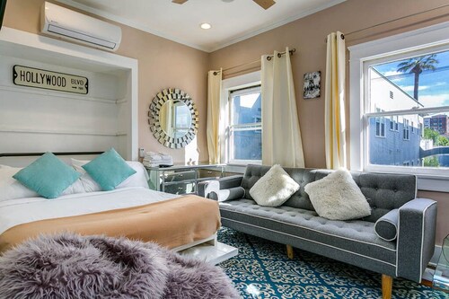 LONG TERM - EXTENDED STAY - ONE Block to City Center.   LUX Retro.  Free Parking