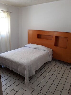 Classic Room, 1 Bedroom | Soundproofing, free WiFi, bed sheets, wheelchair access - CASA DE LAS FLORES (Ciudad Juárez)