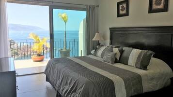 Condo panorámico, 2 habitaciones, vista al océano (A4) | Caja de seguridad en la habitación y decoración personalizada