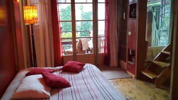 1 bedroom, desk, iron/ironing board, free WiFi
