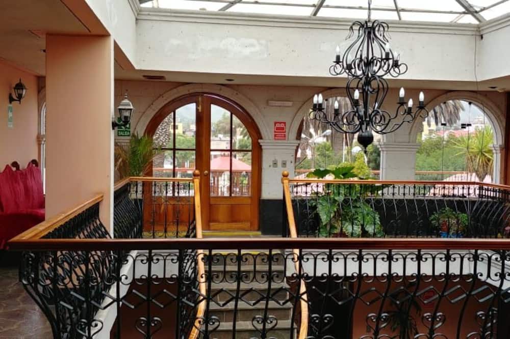 Hotel Dos Reynas