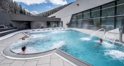 Ski In & Out Large Duplex South Facing Apartment with Sauna & Free Fibre WiFi