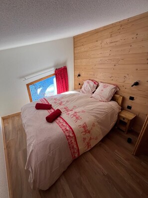 3 bedrooms, free WiFi, bed sheets