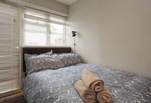 1 chambre, bureau, fer et planche à repasser, accès au Wi-Fi (inclus)