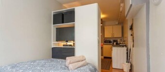Small Cozy studio with WiFi & cable