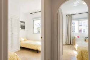 2 bedrooms, iron/ironing board, travel cot, free WiFi - SEA VIEWS, SUNNY TERRACE (Playa del Albir)