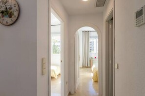 2 bedrooms, iron/ironing board, travel cot, free WiFi