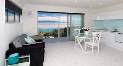 Aqua Heights Studio Apartment - Stunning Views over Nelson's Tasman Bay