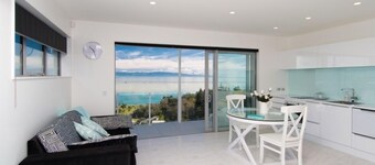 Aqua Heights Studio Apartment - Stunning Views over Nelson's Tasman Bay