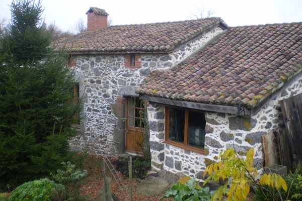 Front aspect of cottage