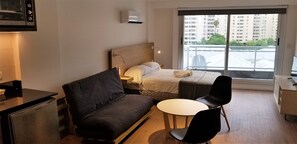 Deluxe appartement | Een kluis op de kamer, individueel gedecoreerd, individueel gemeubileerd