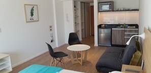 Apartment 502 | Living room | 32-inch flat-screen TV with cable channels, Smart TV - Palermo Market Luxury apartaments (Buenos Aires)