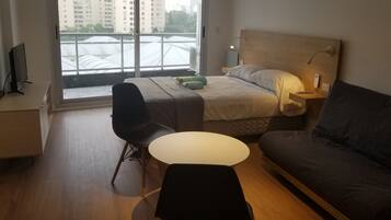 Apartment 503 | Caja de seguridad en la habitación y decoración personalizada