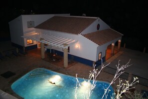 Pool - Beautiful spacious villa with fantastic views and private pool (Alcaucin)
