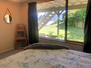 5 bedrooms, desk, iron/ironing board, travel cot