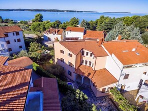 Exterior - Ground floor apartment 100m from beach in centre of Fazana (Fažana)