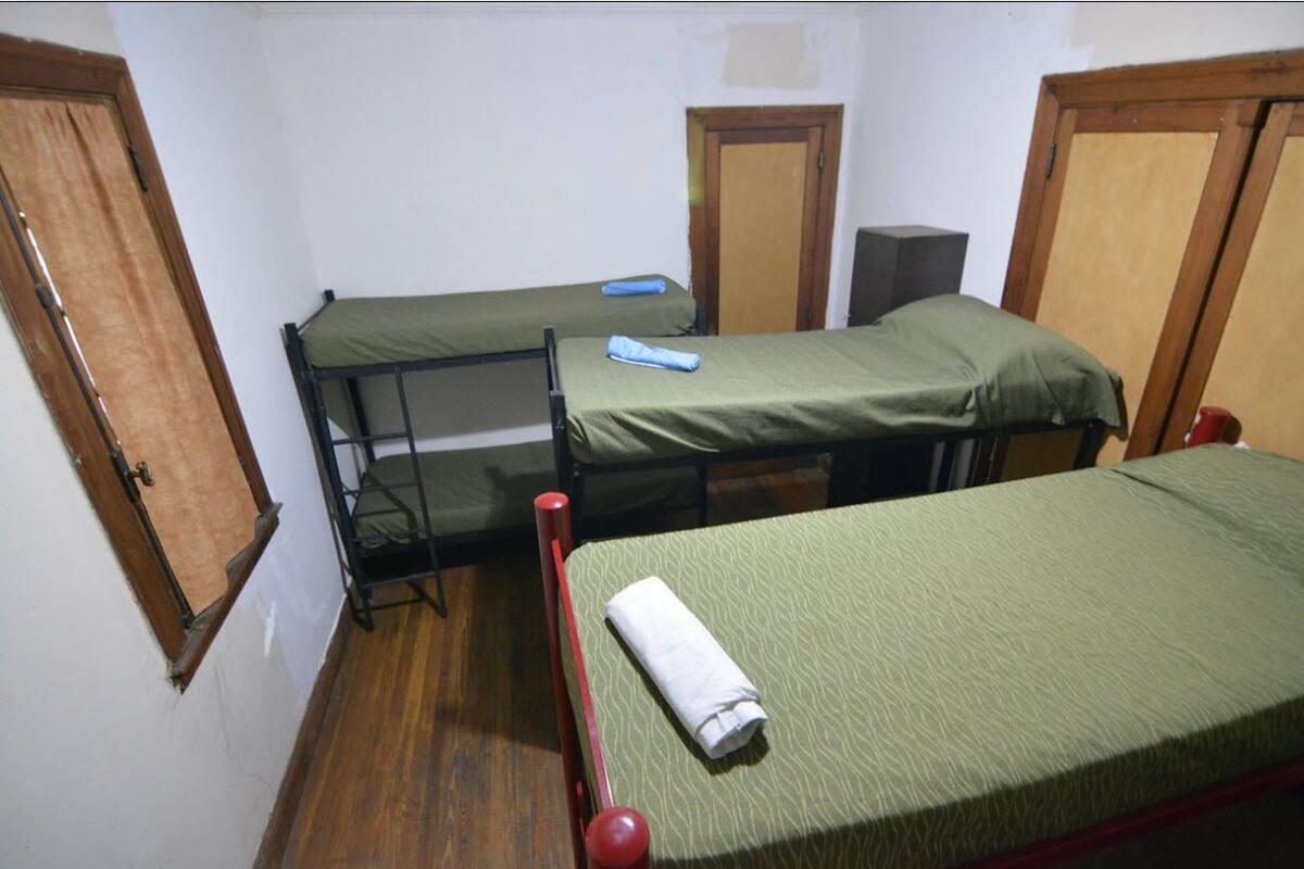 Dormitorio compartido económico | Wifi gratis