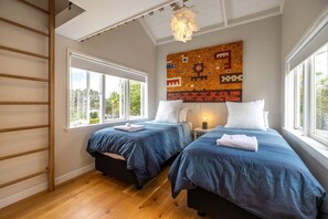 4 bedrooms, iron/ironing board, WiFi