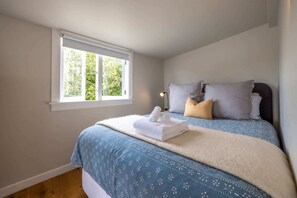 4 bedrooms, iron/ironing board, WiFi