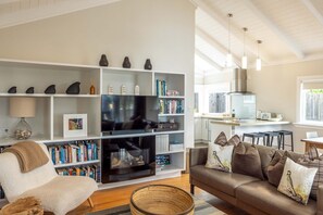 TV, fireplace, offices