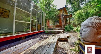 Una casa en el árbol 4 habitaciones grandes.