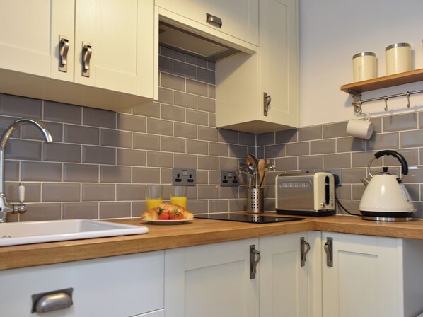 Cookware/dishes/utensils - 1 bedroom accommodation in Hinderwell, near Whitby (Hinderwell, near Whitby)