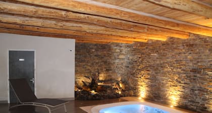 Chalet rinteillä, sauna, poreallas, takka. Ihanteellinen vaellus, toimintaa