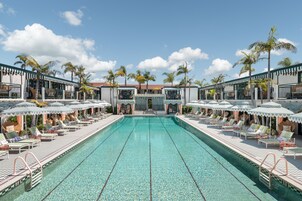 야외 수영장, 07:00 ~ 21:00 오픈, 카바나(요금 별도), 수영장 파라솔