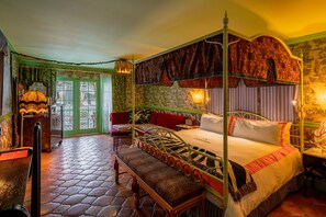 高級寢具、舒適加層、迷你吧、書桌