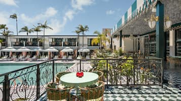 2 ๊ฐ์ ๋ ์คํ ๋, ์์นจ ์์ฌ ์ ๊ณต