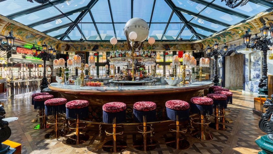 Lafayette Hotel & Club