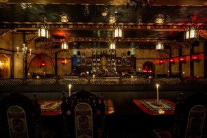 2 개의 레스토랑, 아침 식사 제공